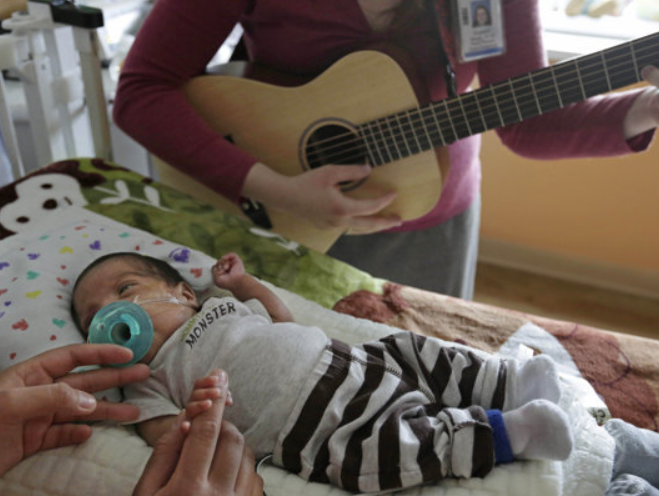 Tiny preemies get a boost from live music therapy